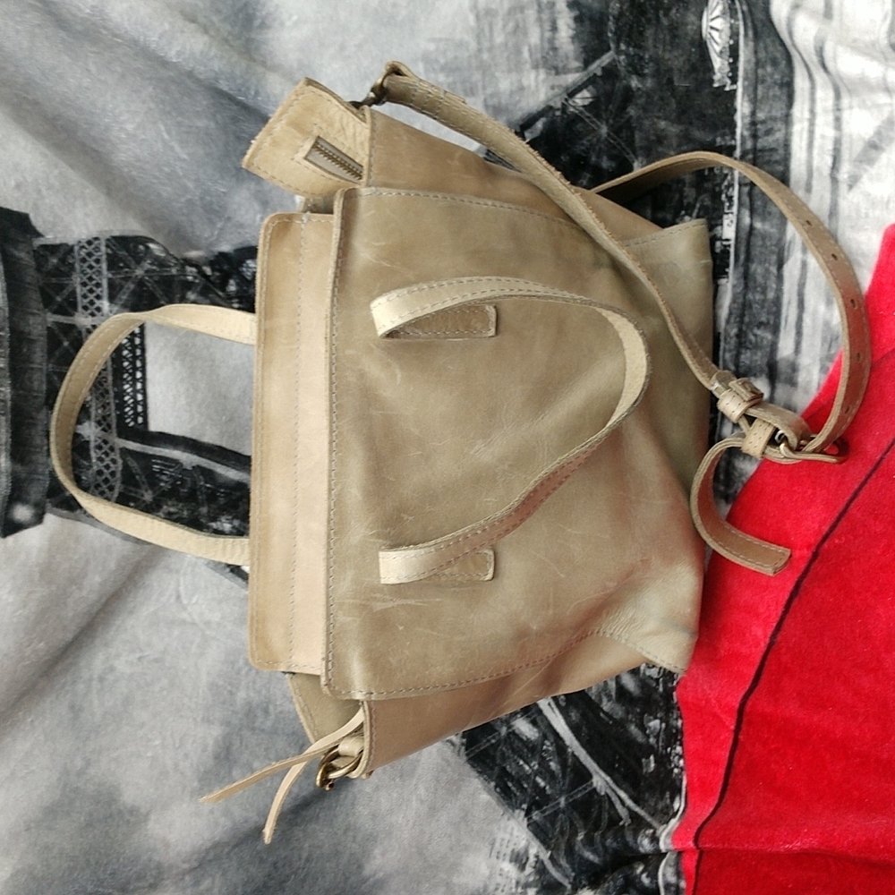 Fashionable leather purse